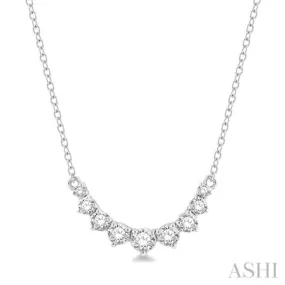 1/2 Ctw Graduated Diamond Smile Necklace in 14K White Gold