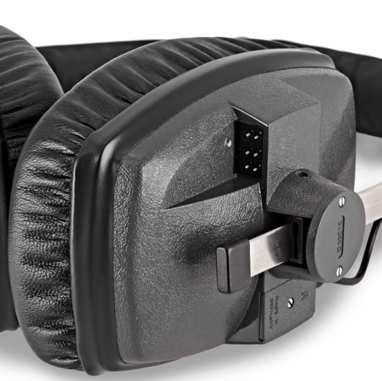 Beyerdynamic DT-150 250 Ohm Closed-Back Isolating Studio Headphones