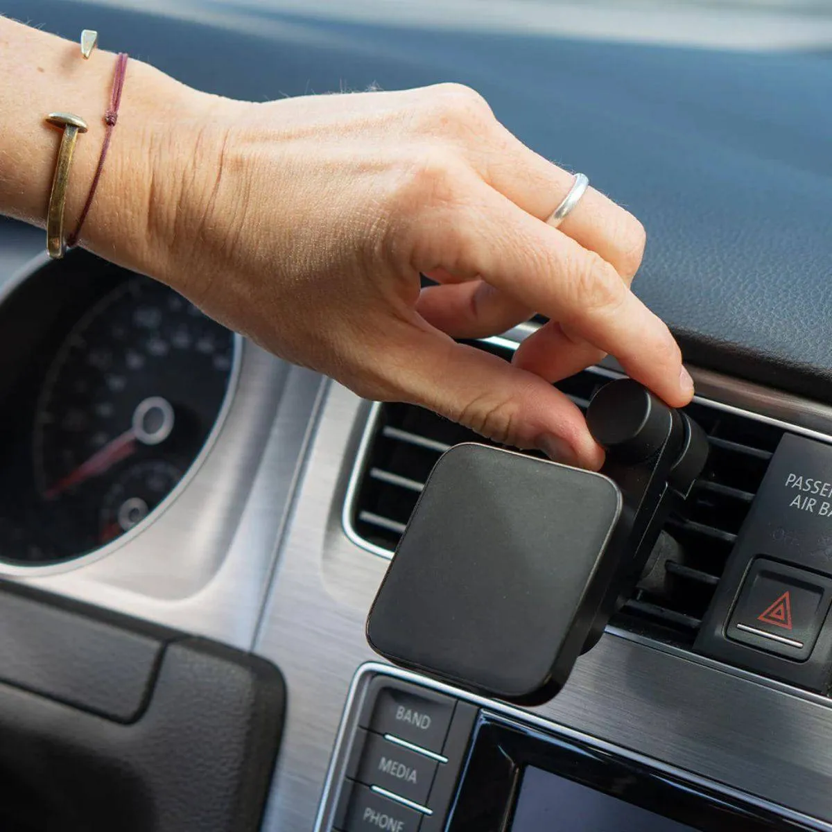 Car Vent Mount - Wireless Charging Model